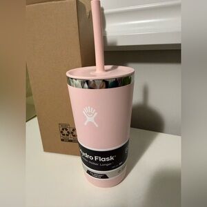 New In Box 20oz Hydro Flask Tumblr with straw